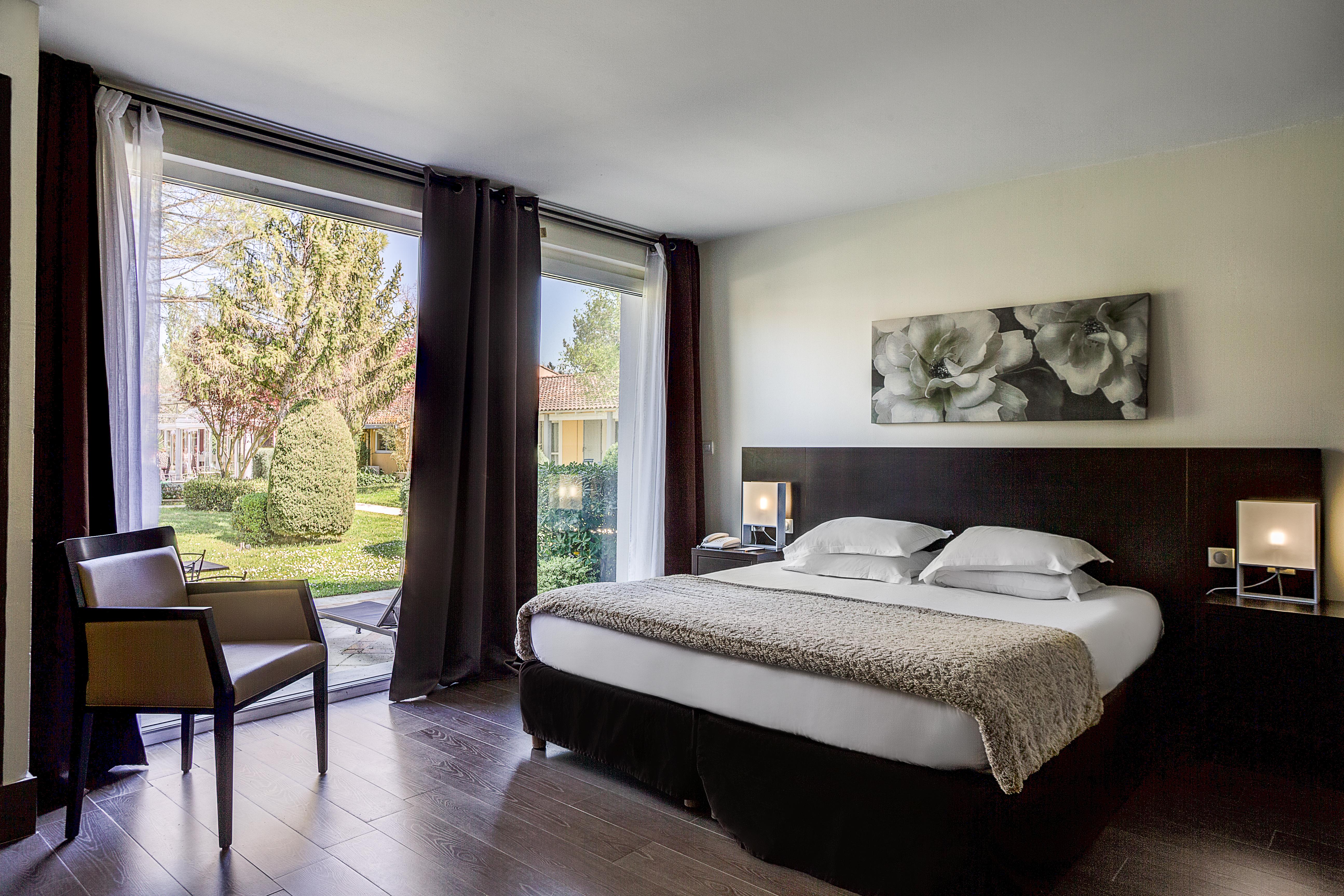 Sowell Hotels Domaine De La Petite Isle Л'Іль-сюр-ла-Сорг Екстер'єр фото