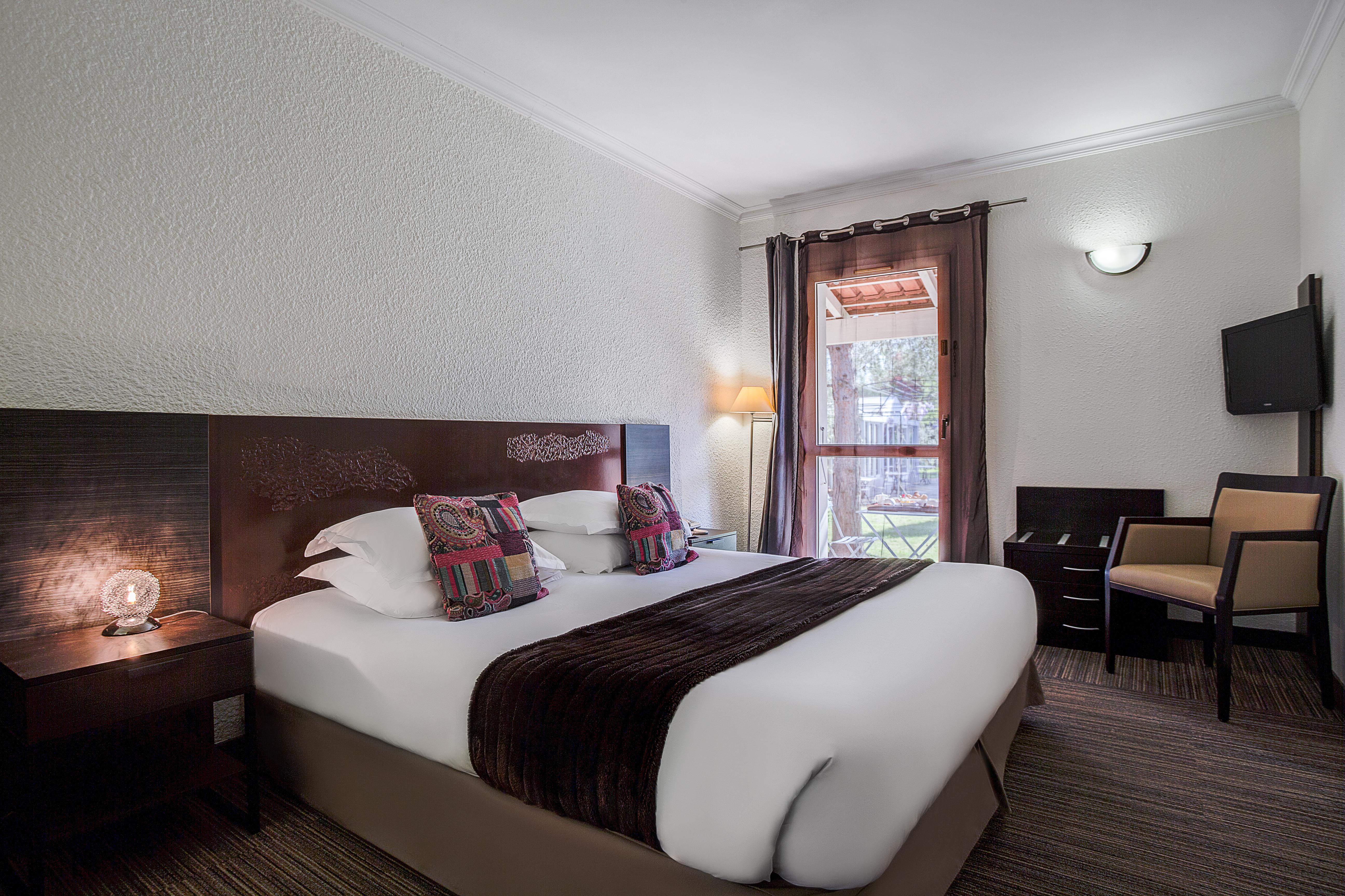 Sowell Hotels Domaine De La Petite Isle Л'Іль-сюр-ла-Сорг Екстер'єр фото