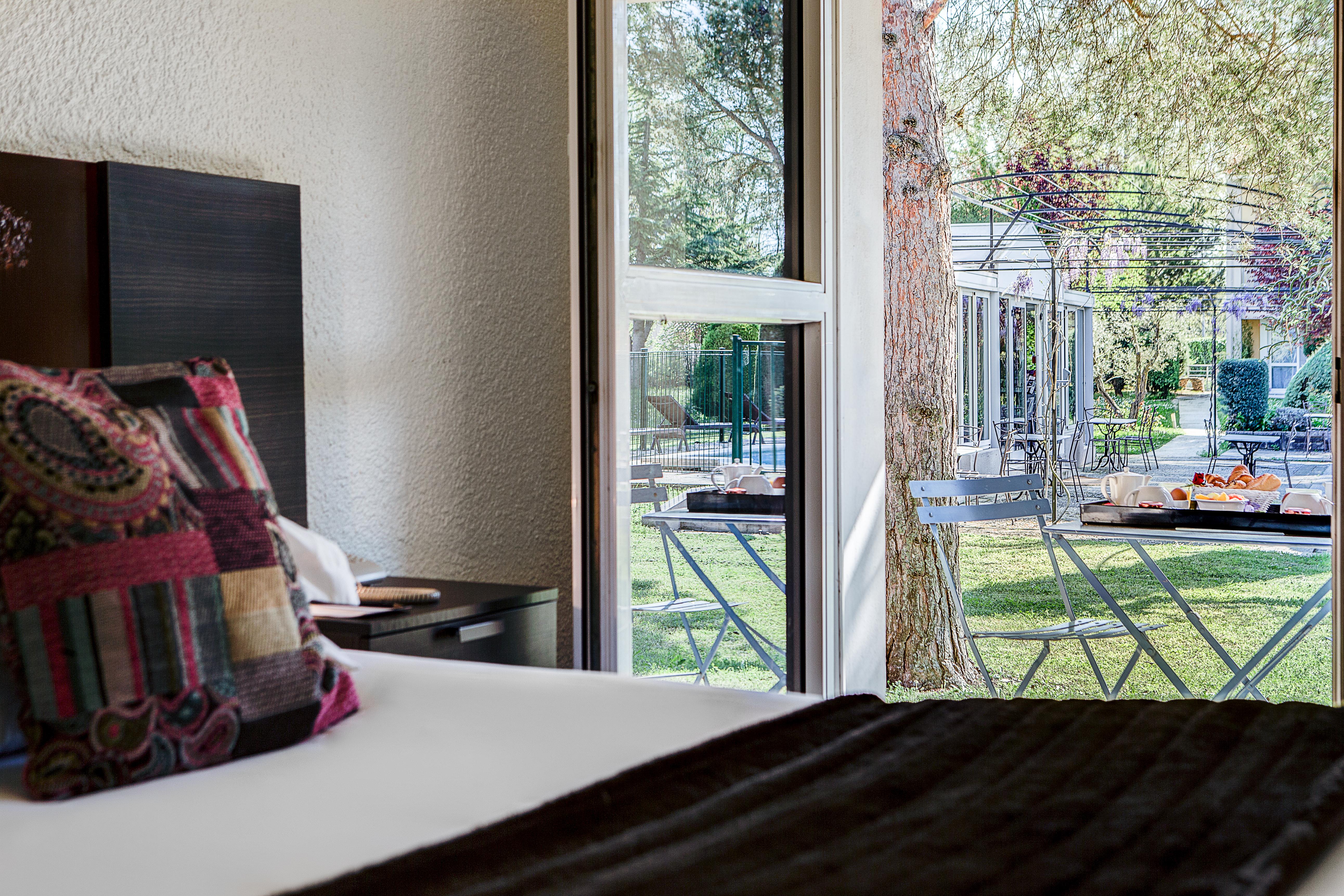 Sowell Hotels Domaine De La Petite Isle Л'Іль-сюр-ла-Сорг Екстер'єр фото