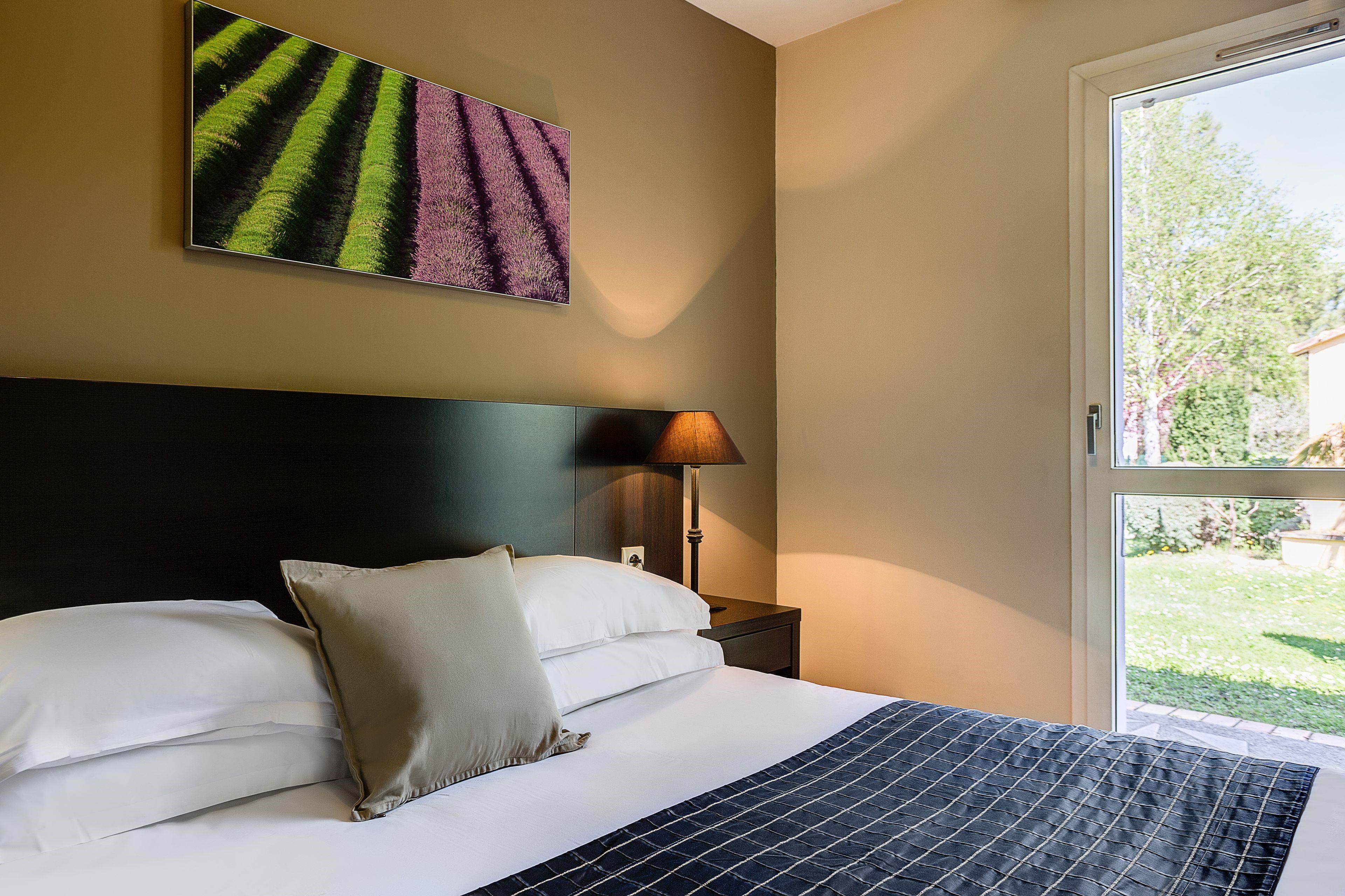 Sowell Hotels Domaine De La Petite Isle Л'Іль-сюр-ла-Сорг Екстер'єр фото