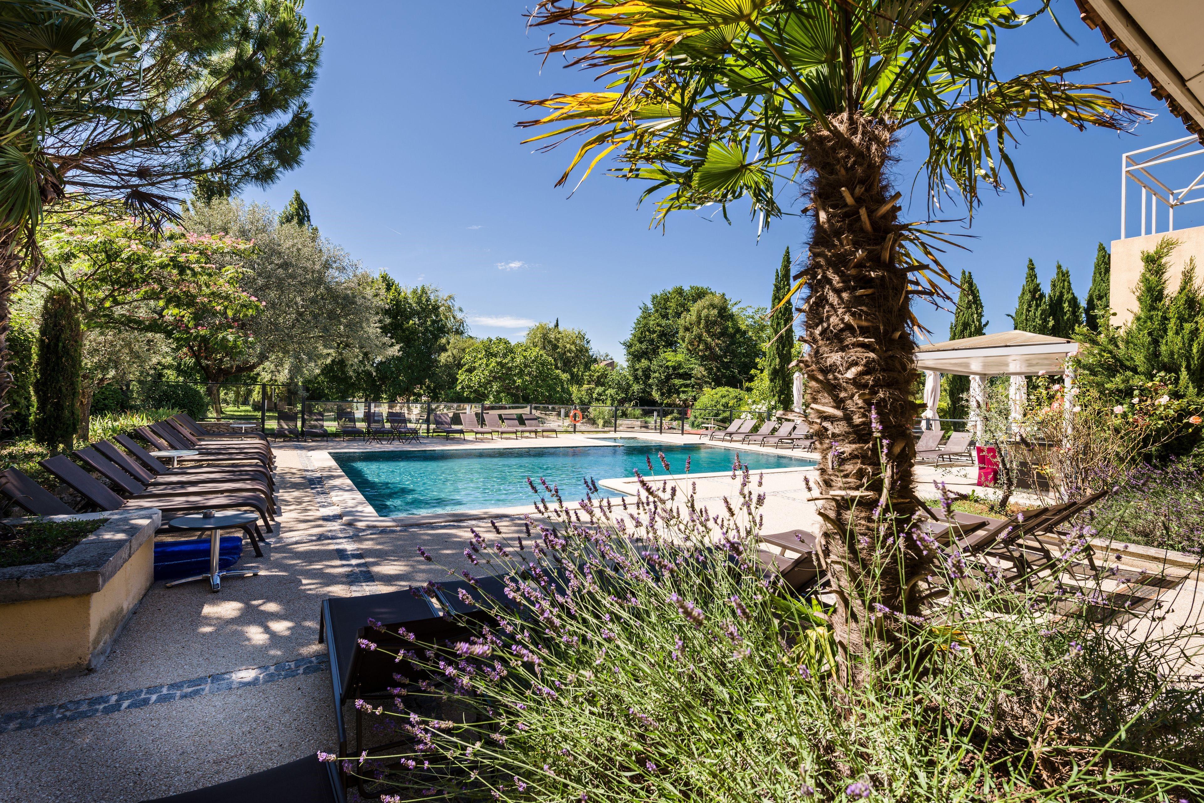Sowell Hotels Domaine De La Petite Isle Л'Іль-сюр-ла-Сорг Екстер'єр фото