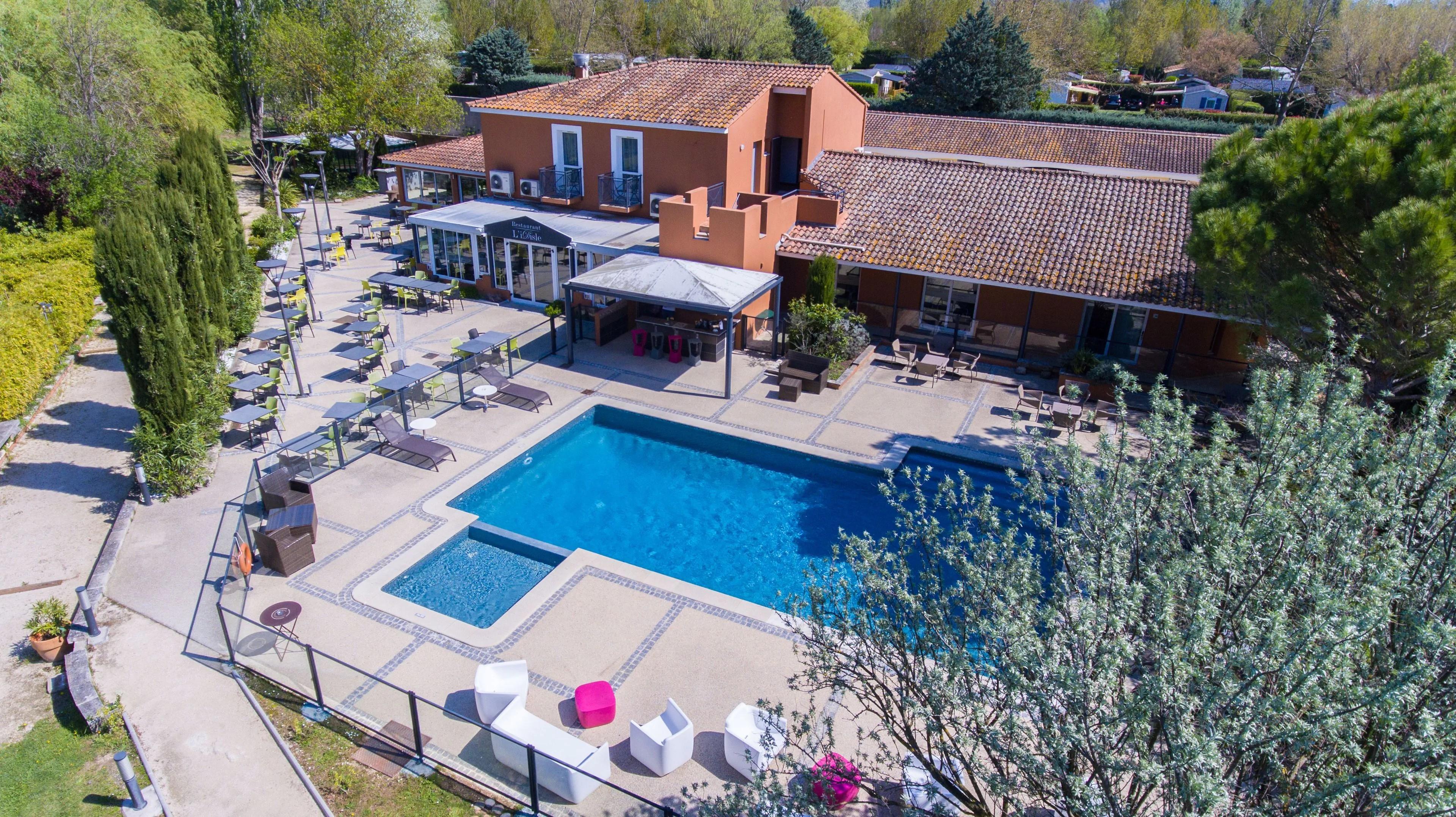 Sowell Hotels Domaine De La Petite Isle Л'Іль-сюр-ла-Сорг Екстер'єр фото