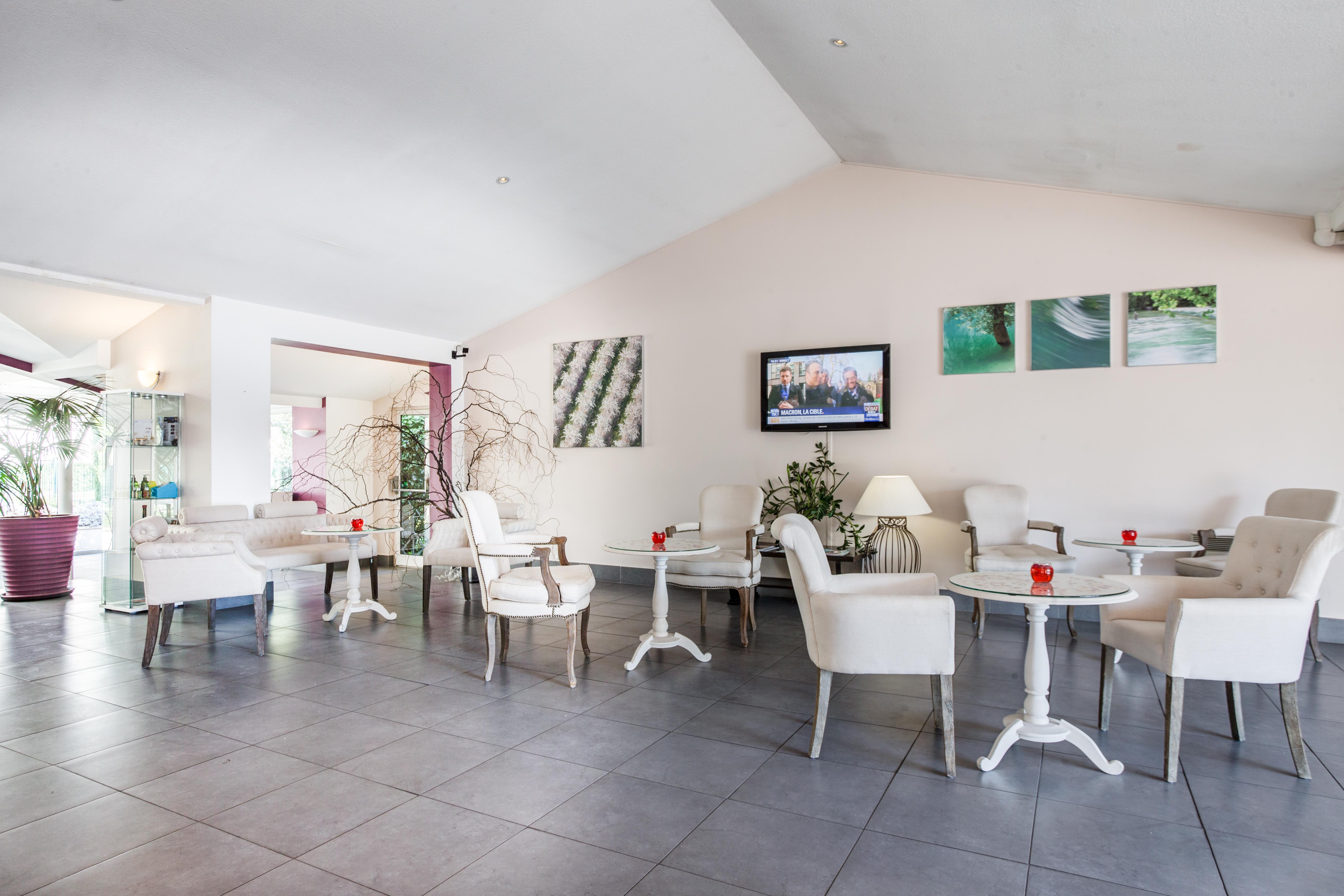 Sowell Hotels Domaine De La Petite Isle Л'Іль-сюр-ла-Сорг Екстер'єр фото