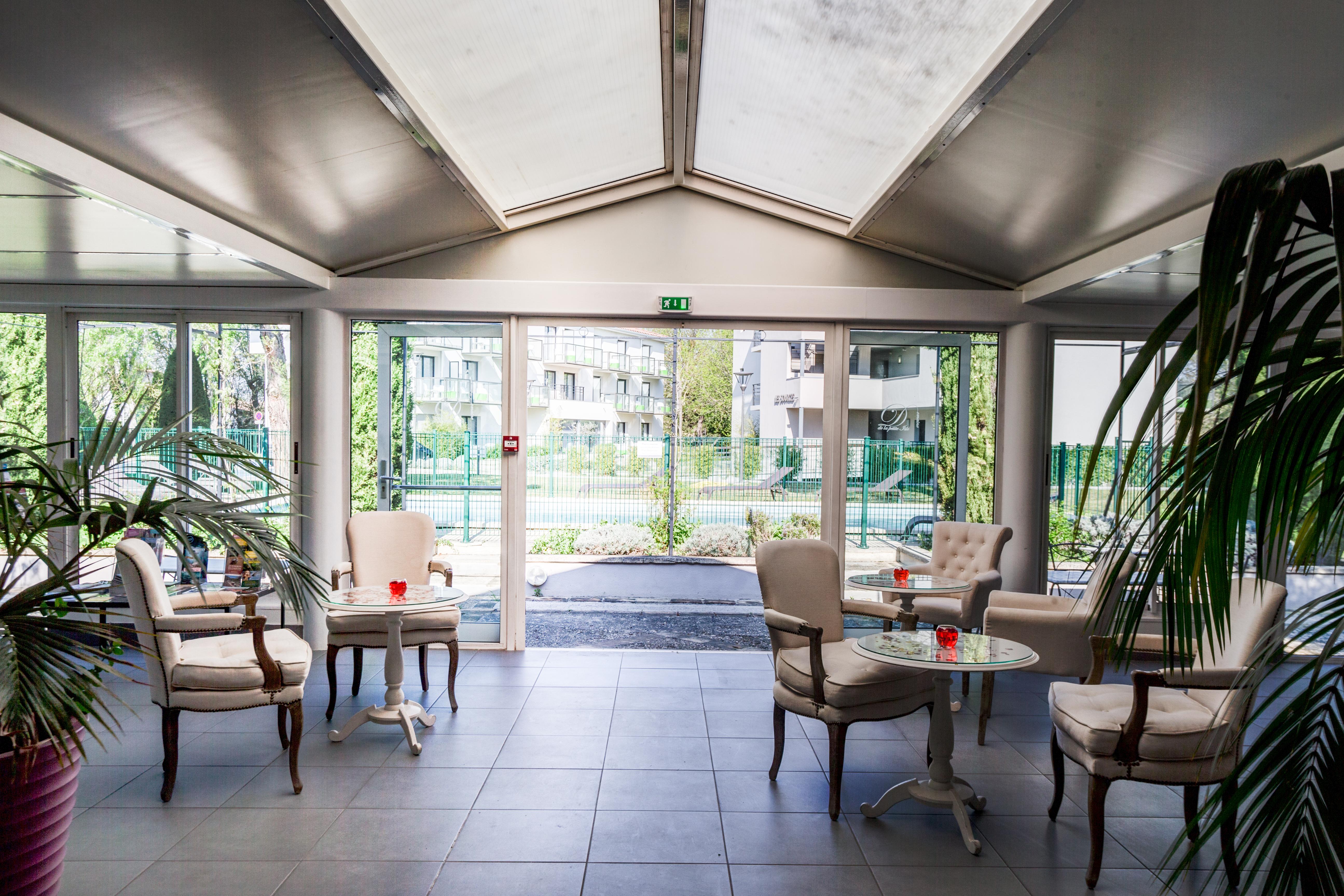 Sowell Hotels Domaine De La Petite Isle Л'Іль-сюр-ла-Сорг Екстер'єр фото
