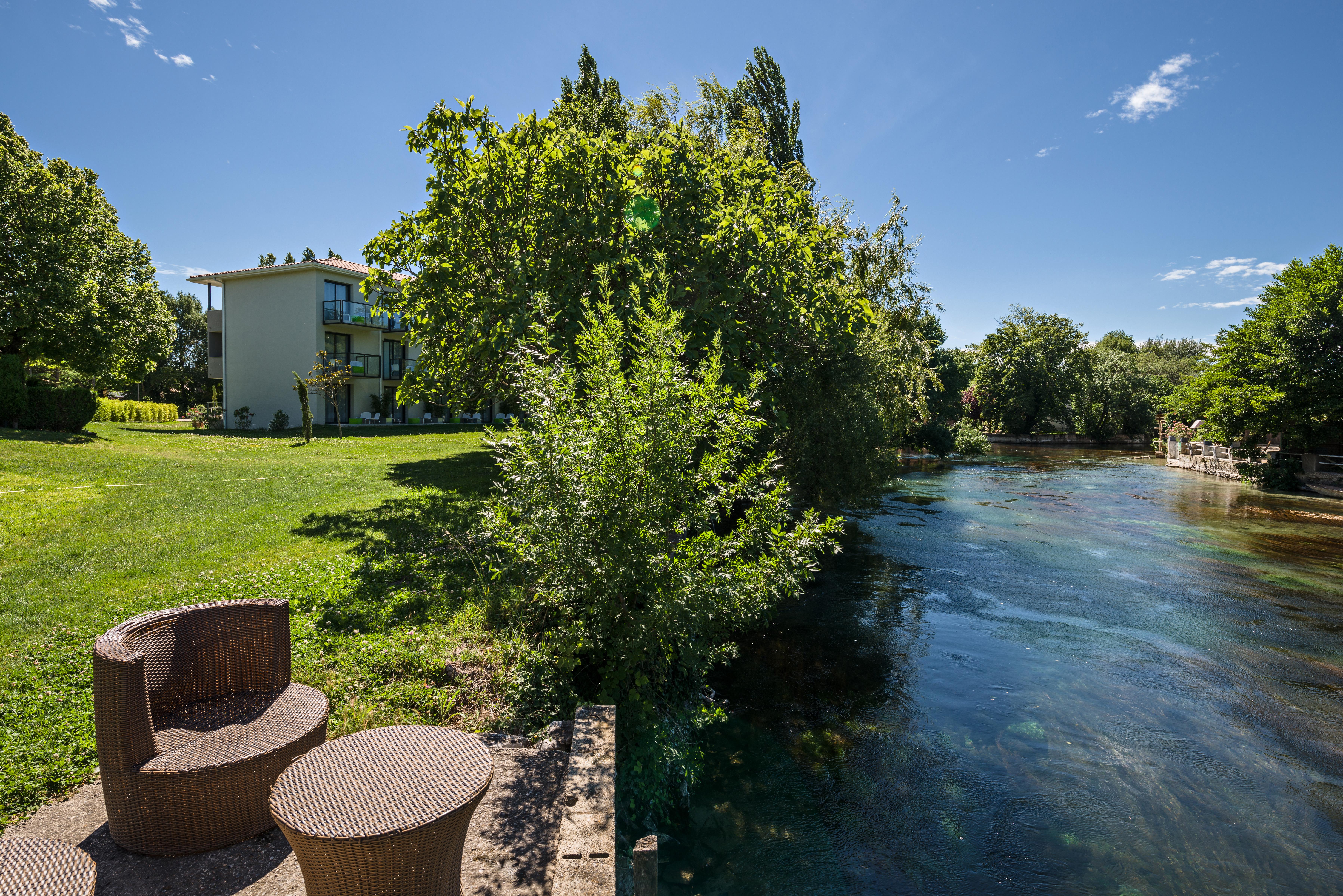 Sowell Hotels Domaine De La Petite Isle Л'Іль-сюр-ла-Сорг Екстер'єр фото