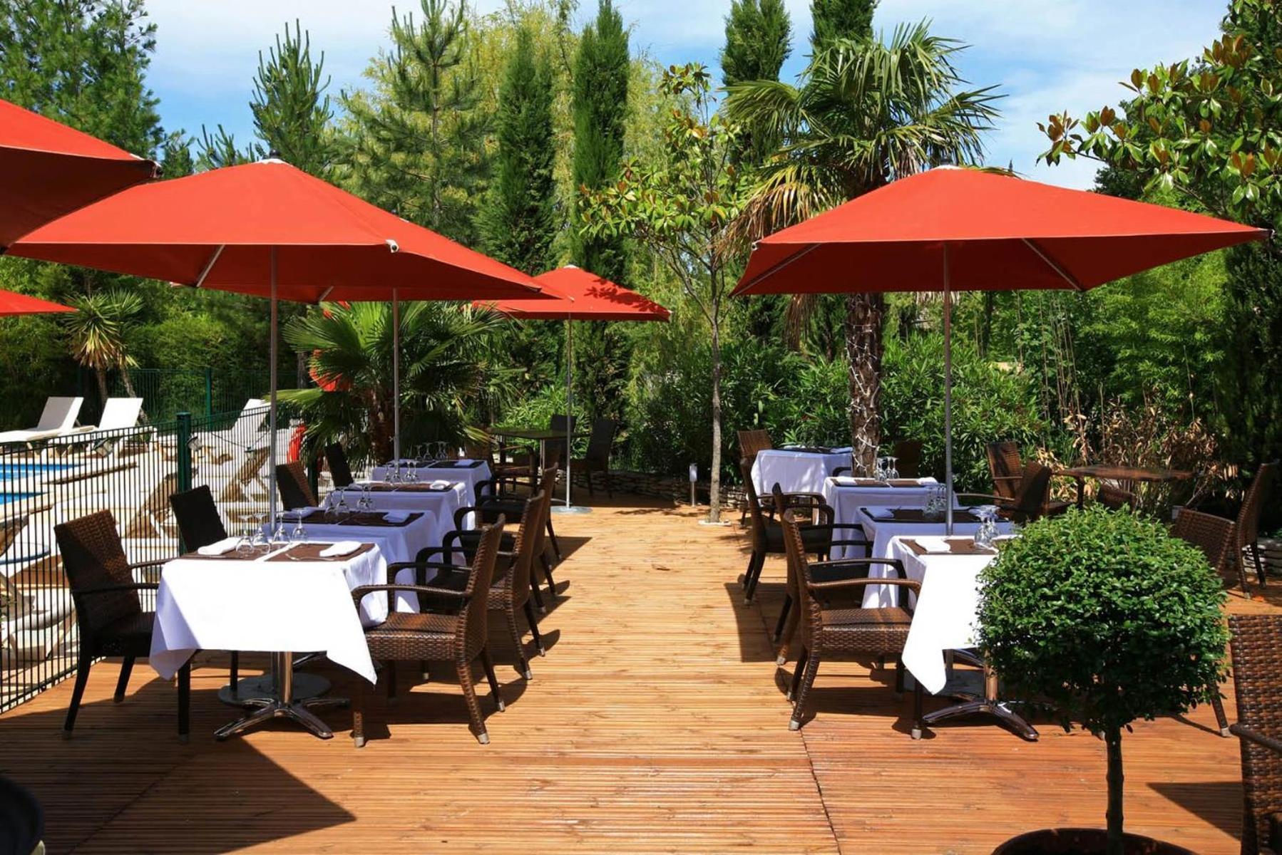 Sowell Hotels Domaine De La Petite Isle Л'Іль-сюр-ла-Сорг Екстер'єр фото