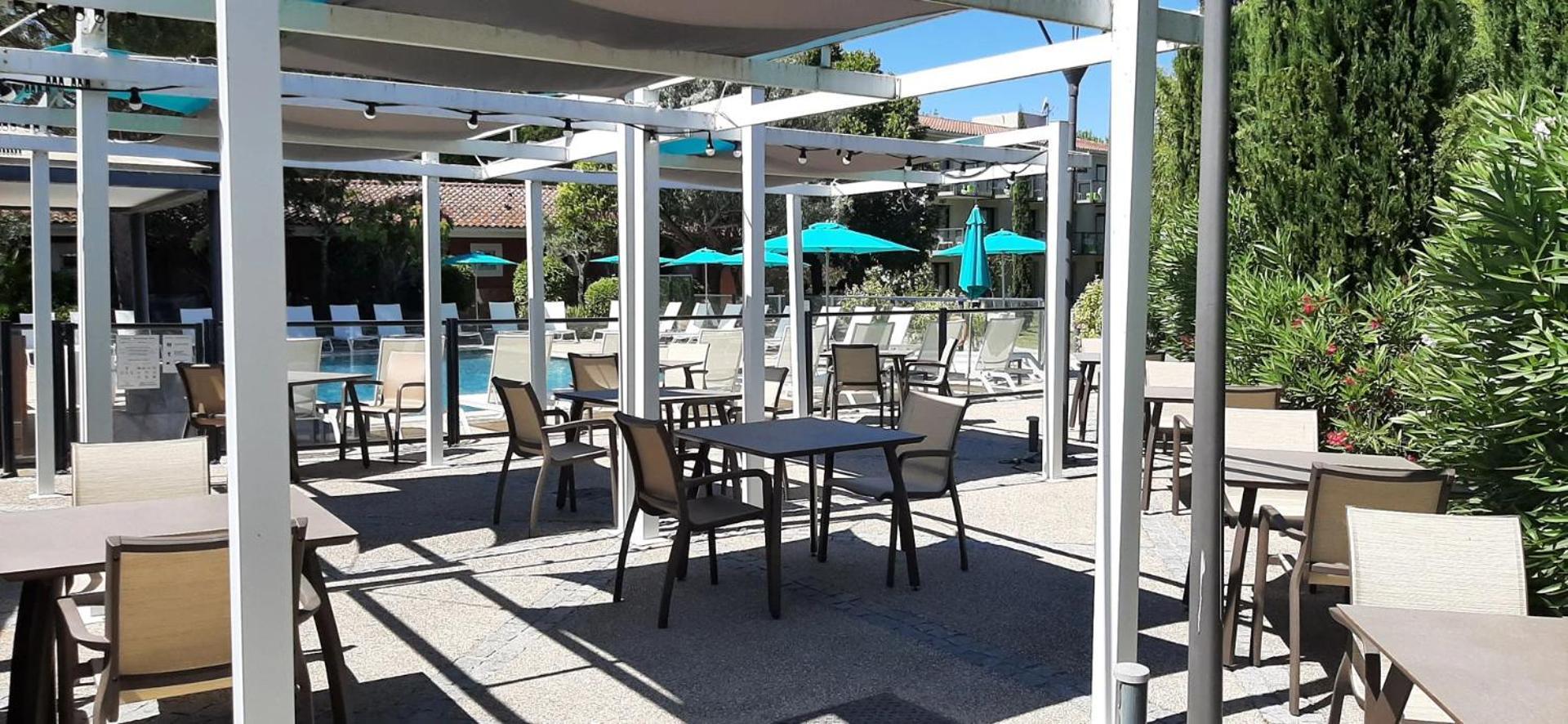 Sowell Hotels Domaine De La Petite Isle Л'Іль-сюр-ла-Сорг Екстер'єр фото
