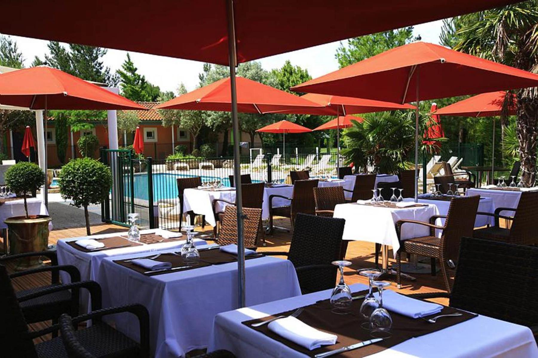 Sowell Hotels Domaine De La Petite Isle Л'Іль-сюр-ла-Сорг Екстер'єр фото
